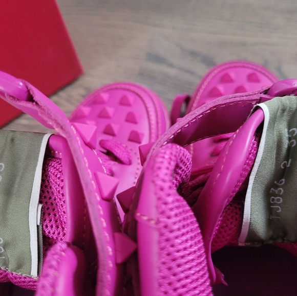 Valentino Garavani Women's Rockstud Sneakers Fuschia 35 - Picture 3 of 6